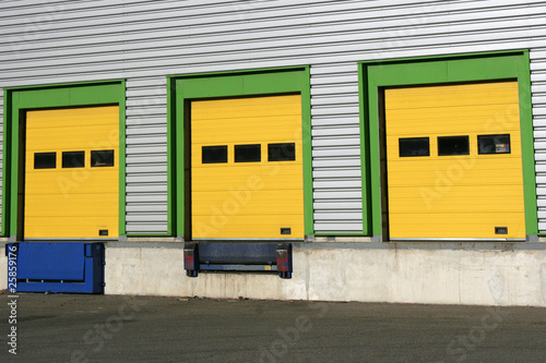 3 portes jaunes