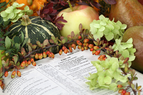Bild auf Leinwand Thanksgiving arrangement with the Bible open at Psalm 100