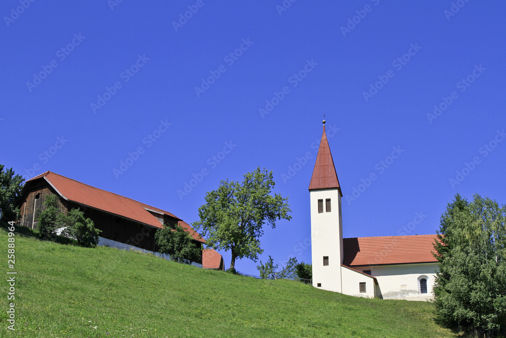 Dorfkirche auf einem Hügel Dorfkirche auf einem Hügel
