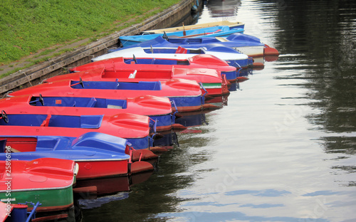 tretboote im kanal photo