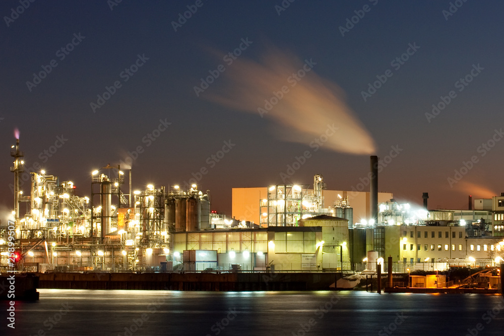 Industrie im Hamburger Hafen bei Nacht, Industry at night Industrie im Hamburger Hafen bei Nacht, Industry at night