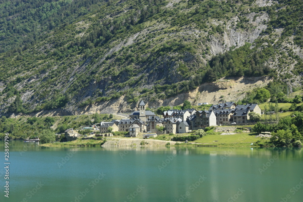 Foratata y Embalse de Lanuza, Pirineos