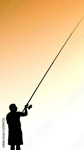 Hombre pescando photo