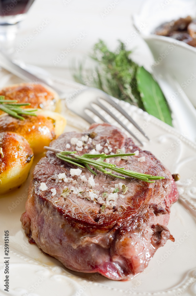 tenderloin with potatoes-filetto e patate tenderloin with potatoes-filetto e patate