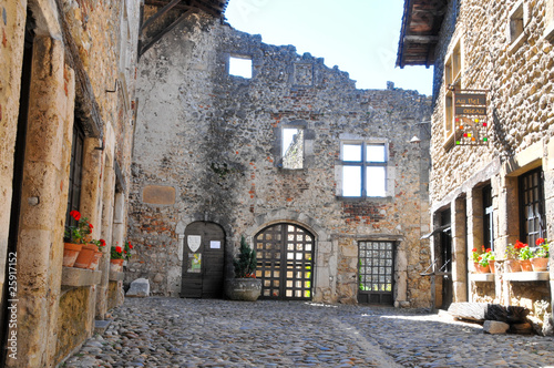 village medieval de perouges