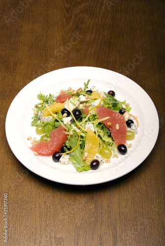 Salad made of citrus, grape and cheese