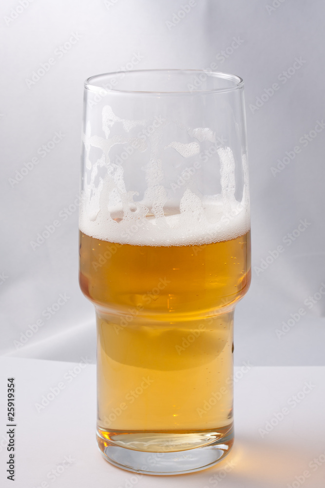 Mezzo bicchiere di birra