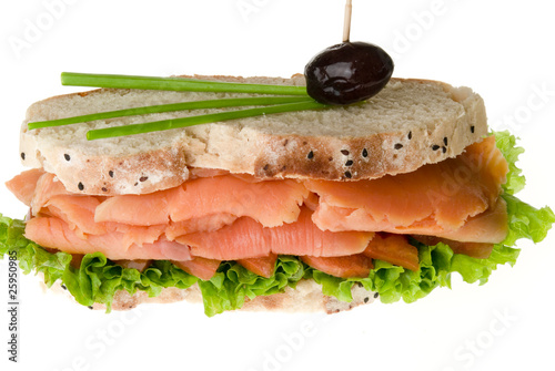 sandwich de salmon ahumado photo