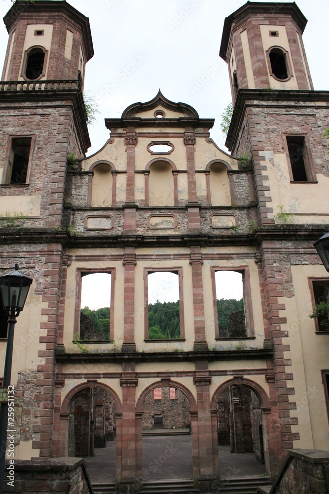 Obraz premium Vor der Klosterkirche Frauenalb