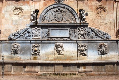 Schilderij op canvas FUENTE EN LA ALHAMBRA DE GRANADA, ANDALUCÍA