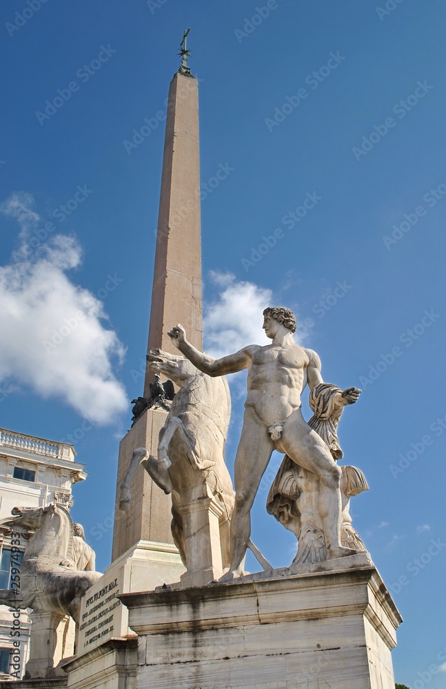 Fototapeta premium Fontana dei Dioscuri e obelisco - Quirinale - Roma - Italia