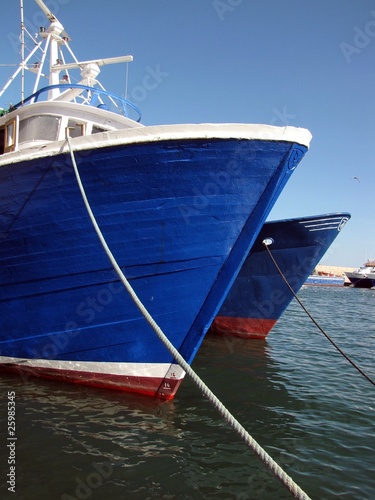 PESQUEROS EN EL PUERTO
