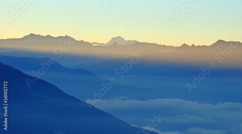 Premier rayon de soleil sur les Alpes