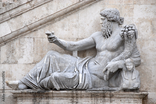 particolare altare della patria 60