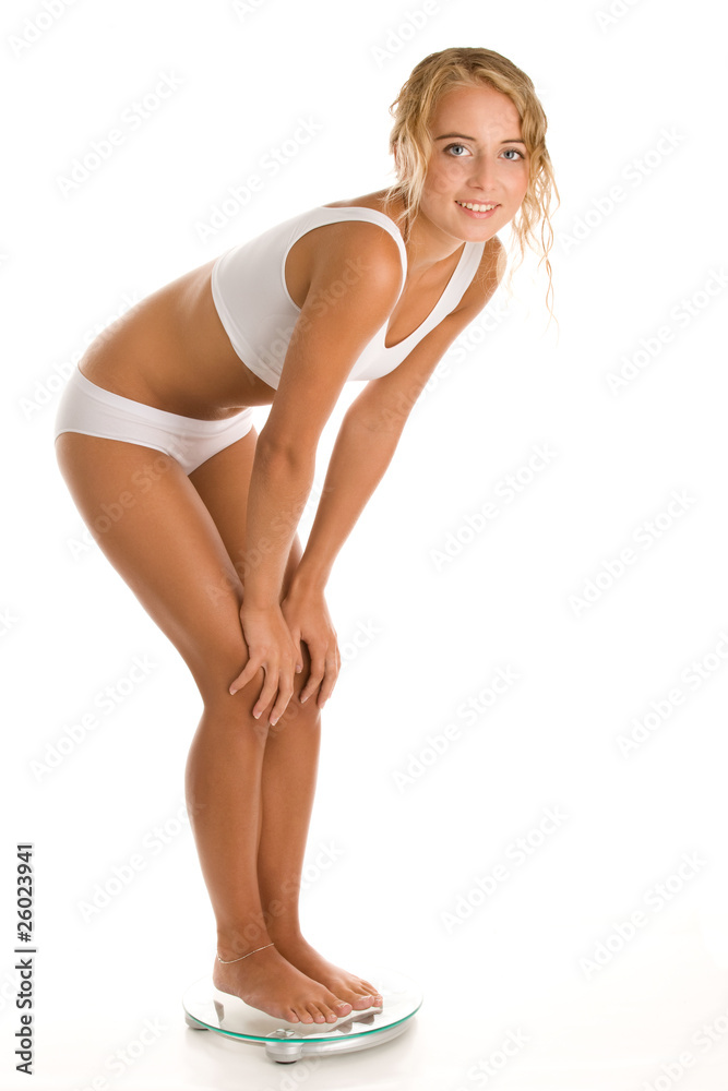 Obraz premium Young woman standing on scale