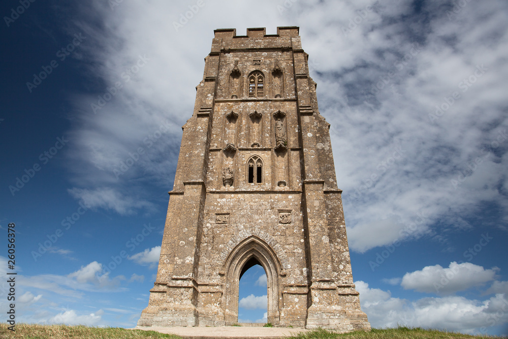 Obraz premium Tourists exploring the ruins of St. Michael's Tower