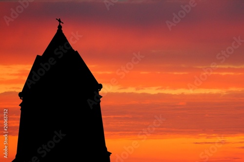 Kirchturm bei Sonnenuntergang