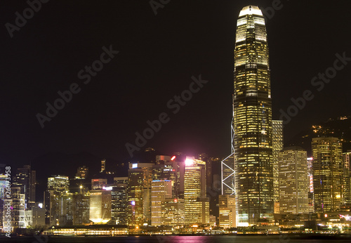 Hong Kong skyline at night © Cozyta