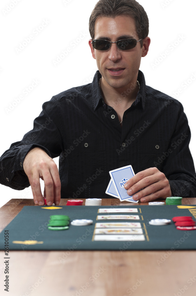 Joueur de poker touchant ses jetons Joueur de poker touchant ses jetons