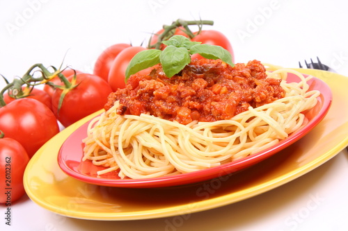 Spaghetti bolognese with basil and some fresh tomatoes