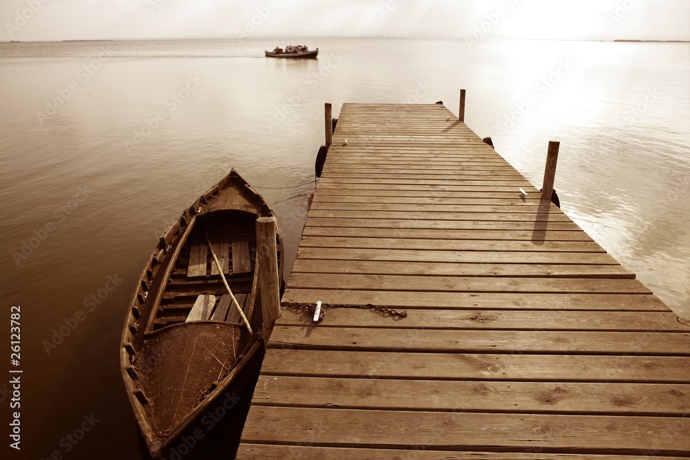 Fototapeta premium Albufera jezioro bagna molo w Walencji Hiszpania