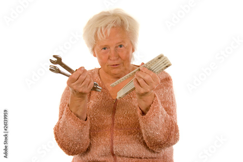 Frau mit Werkzeug