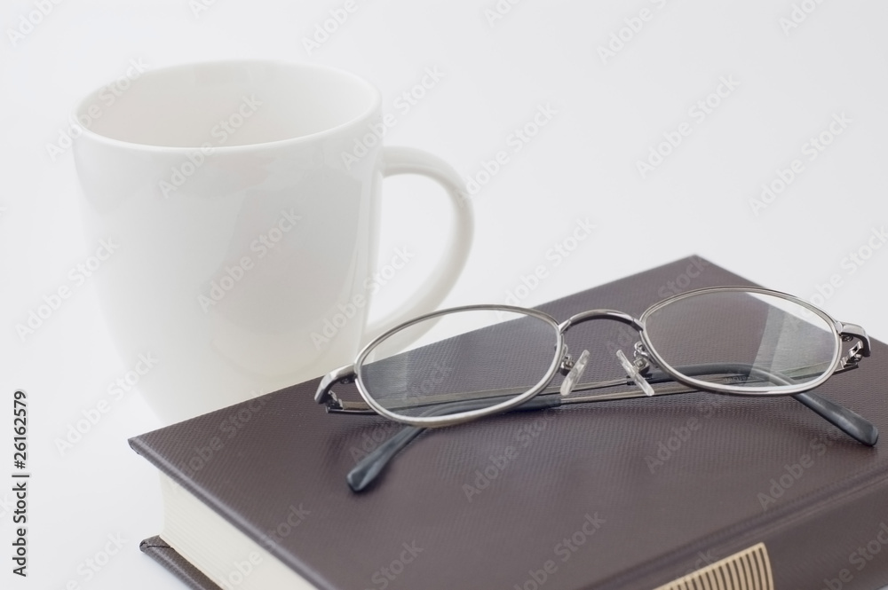 本とコーヒーカップと眼鏡 本とコーヒーカップと眼鏡