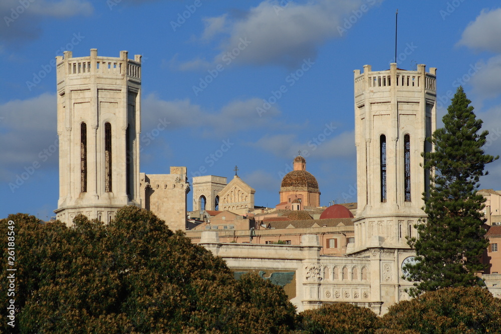 Cagliari, particolare del Municipio e della Cattedrale