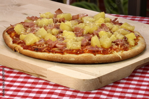 hawaiian pizza rusric style photo