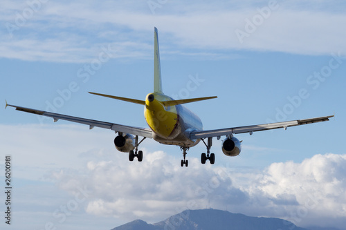 Fototapeta Naklejka Na Ścianę i Meble -  avion avant atterrissage