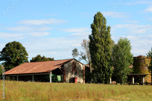fattoria nella pianura padana