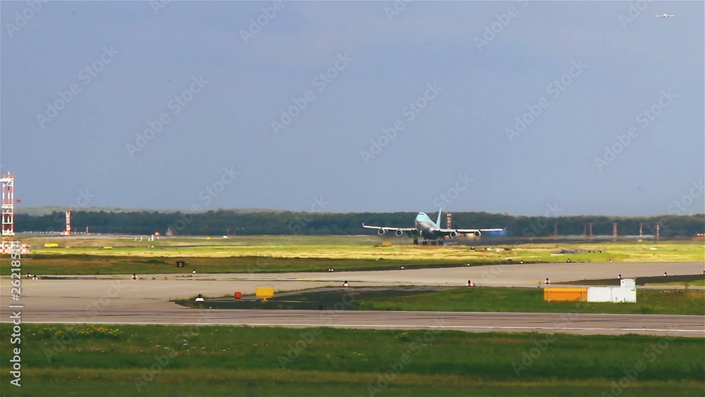 Flugzeug hebt ab Flugzeug hebt ab