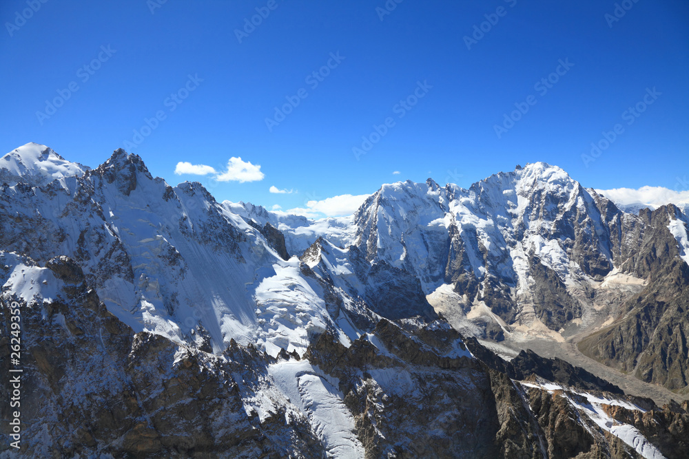Naklejka premium snowcapped peaks