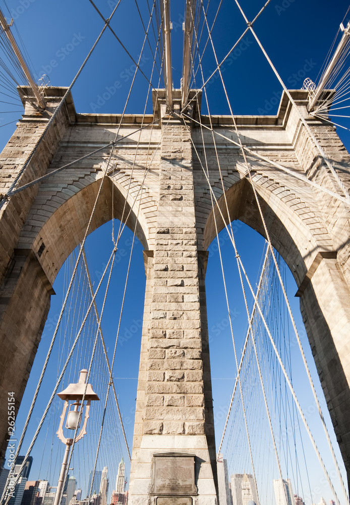 Naklejka premium Brooklyn Bridge Wide Angle Blue Sky