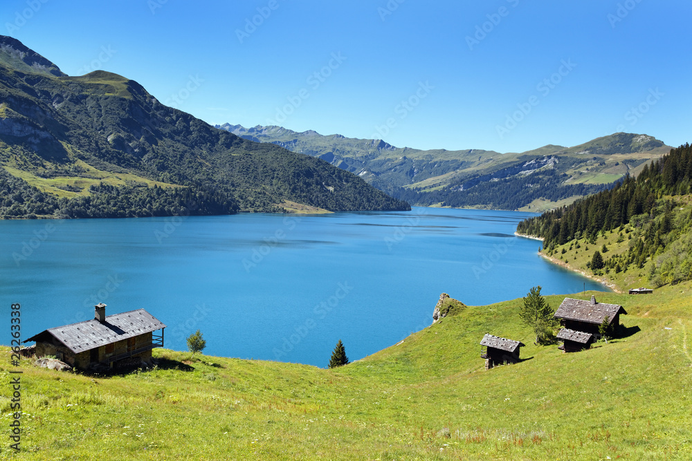 lac de Roselend dans les Alpes - obrazy, fototapety, plakaty 