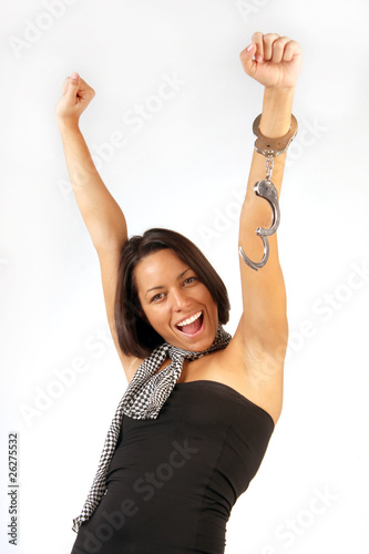 Woman breaks free from handcuffs