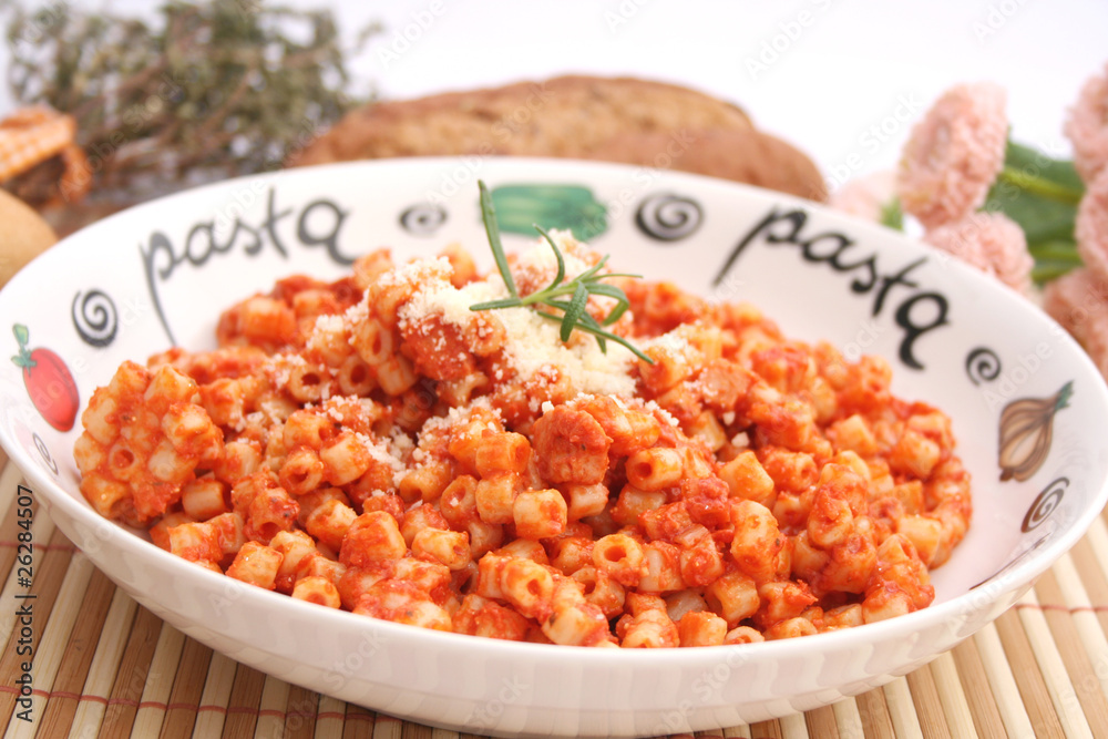 Nudeln mit Tomatensoße Nudeln mit Tomatensoße