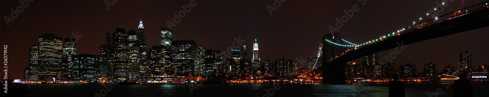 Fototapeta premium Panoramic New York City skyline from the Brooklyn at night.