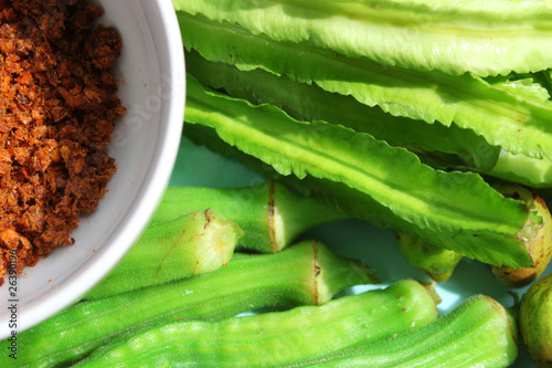 Horseshoe crab chili paste and fresh or scald vegetables