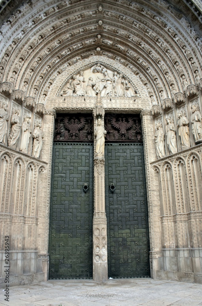 belle porte ouvragée de la cathédrale de Tolède, Espagne