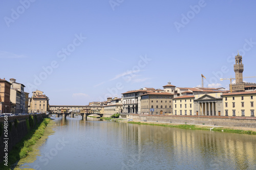 Arno River and Ponte Vecchio - Florence, Italy © Scirocco340