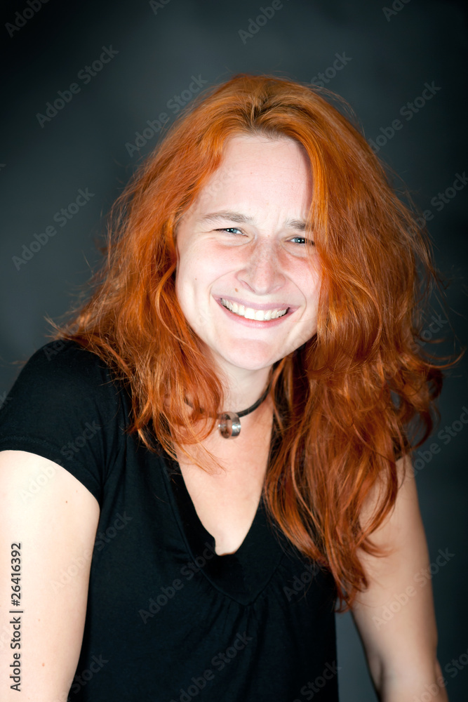 Portrait einer jungen schönen rothaarigen Frau Portrait einer jungen schönen rothaarigen Frau