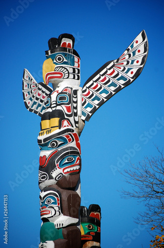 Fotografía A colorful totem pole in Stanley Park, Vancouver.