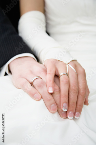 Hände - frisch verheiratetes Pärchen
