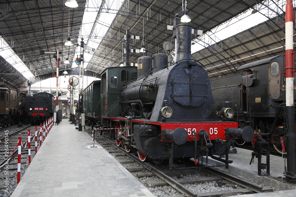 Fototapeta premium locomotrice antica milano treno antico