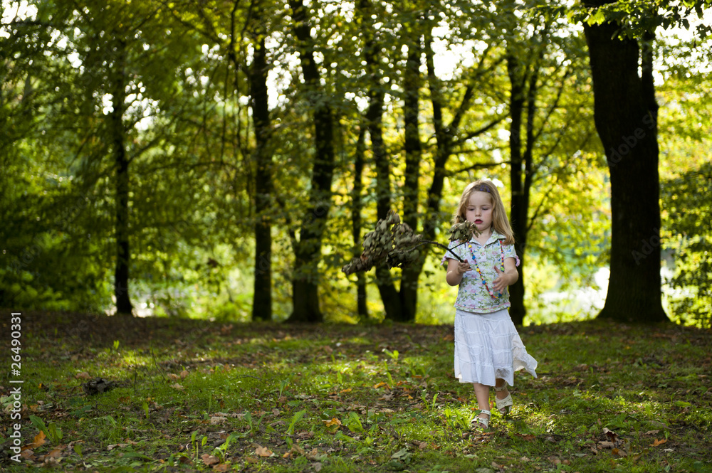 Mädchen im Wald Mädchen im Wald