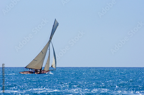 Klassische Segelyacht bei den Voiles d'Antibes 2010