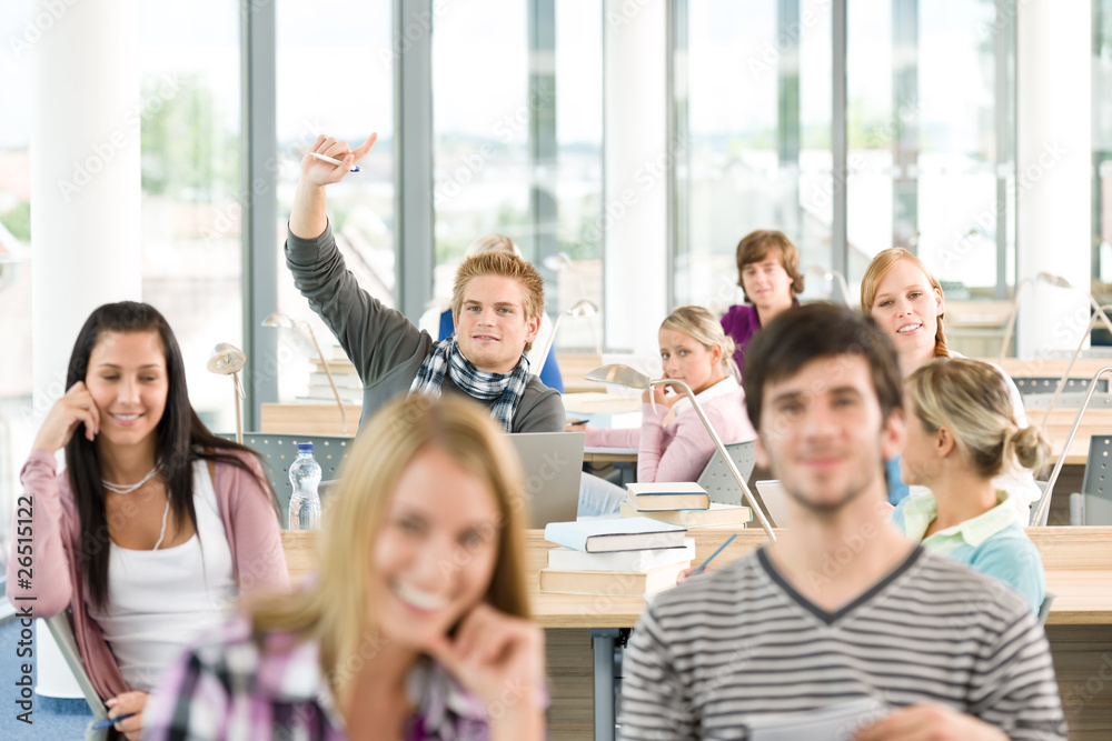 Obraz premium High school student raising hands