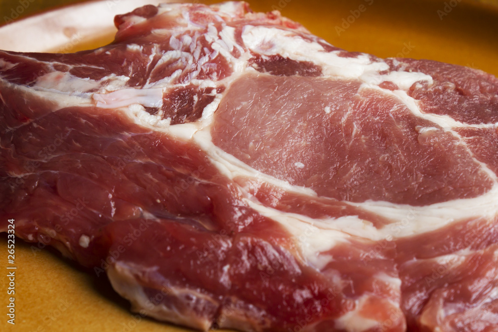 Fetta di carne pronta per la cottura