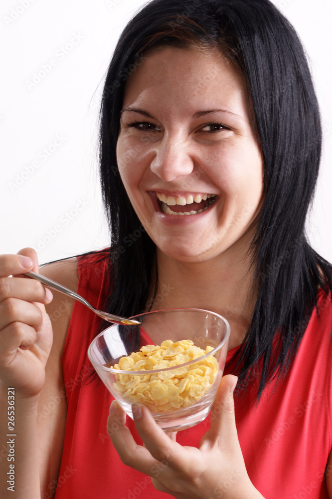 eine junge Frau isst Corn flakes eine junge Frau isst Corn flakes